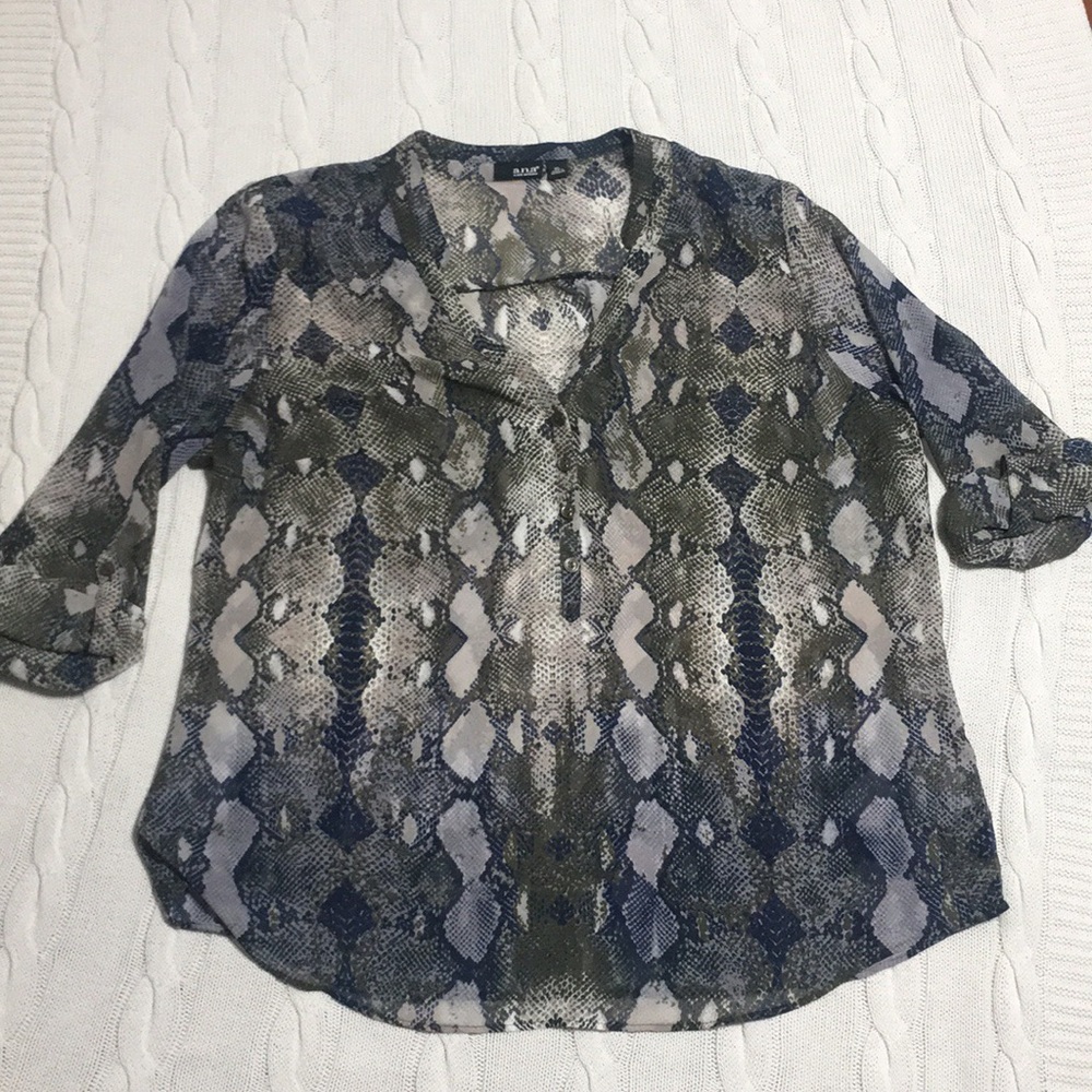 Gorgeous snakeskin print a.n.a blouse!